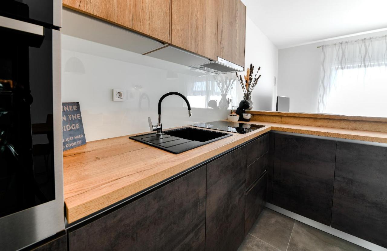 Spacious Apartment Nero With Free Parking Zadar Bagian luar foto