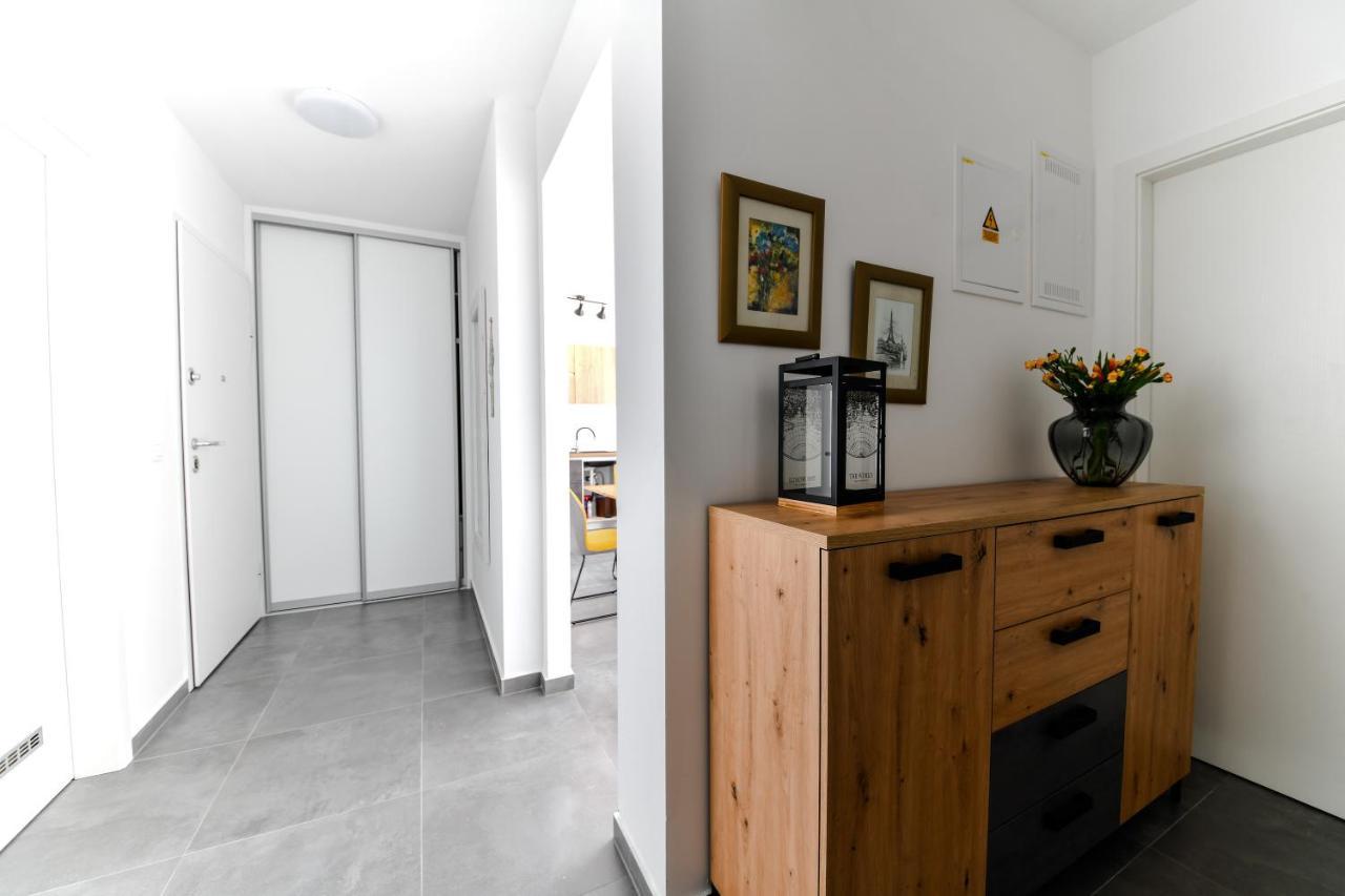 Spacious Apartment Nero With Free Parking Zadar Bagian luar foto